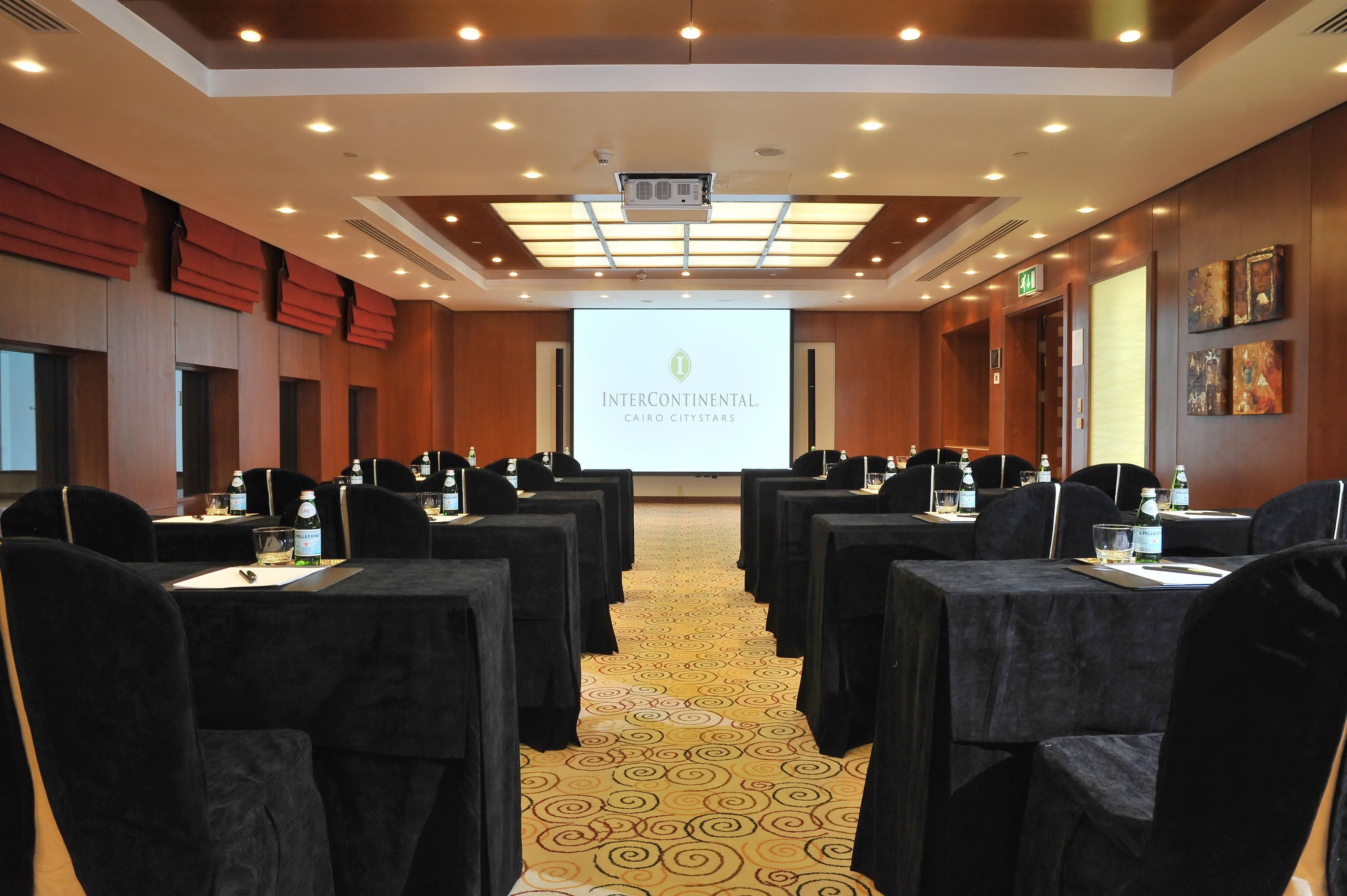 Intercontinental Cairo Citystars By Ihg Servizi foto Meeting room at InterContinental Abu Dhabi